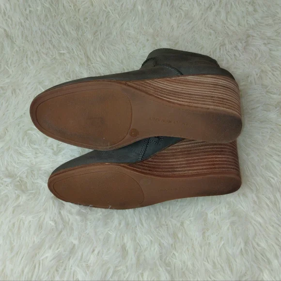 Lucky Brand Zanta Leather Wedge Pull On Ankle Booties Size 7.5 - Picture 11 of 12